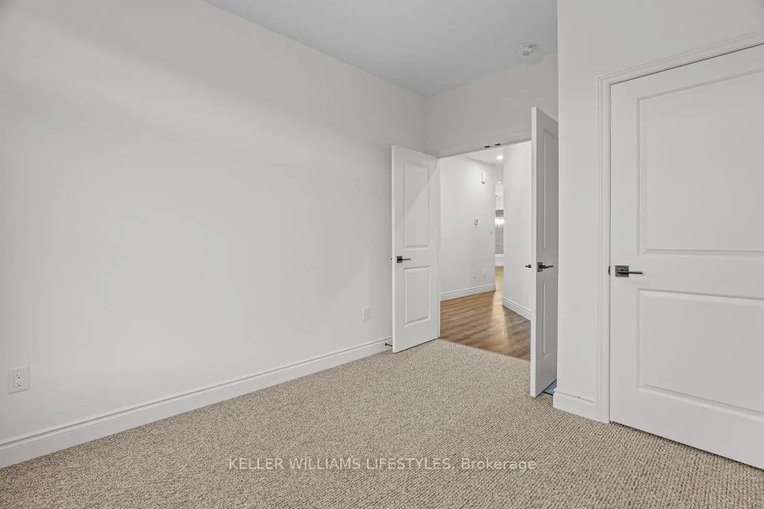 108 Leneve Street photo 5