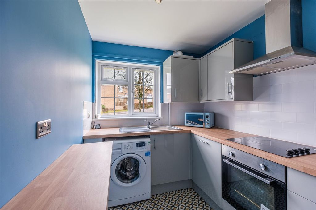 2 bed flat for saleCherrytree Place, Strathaven ML10 photo 4
