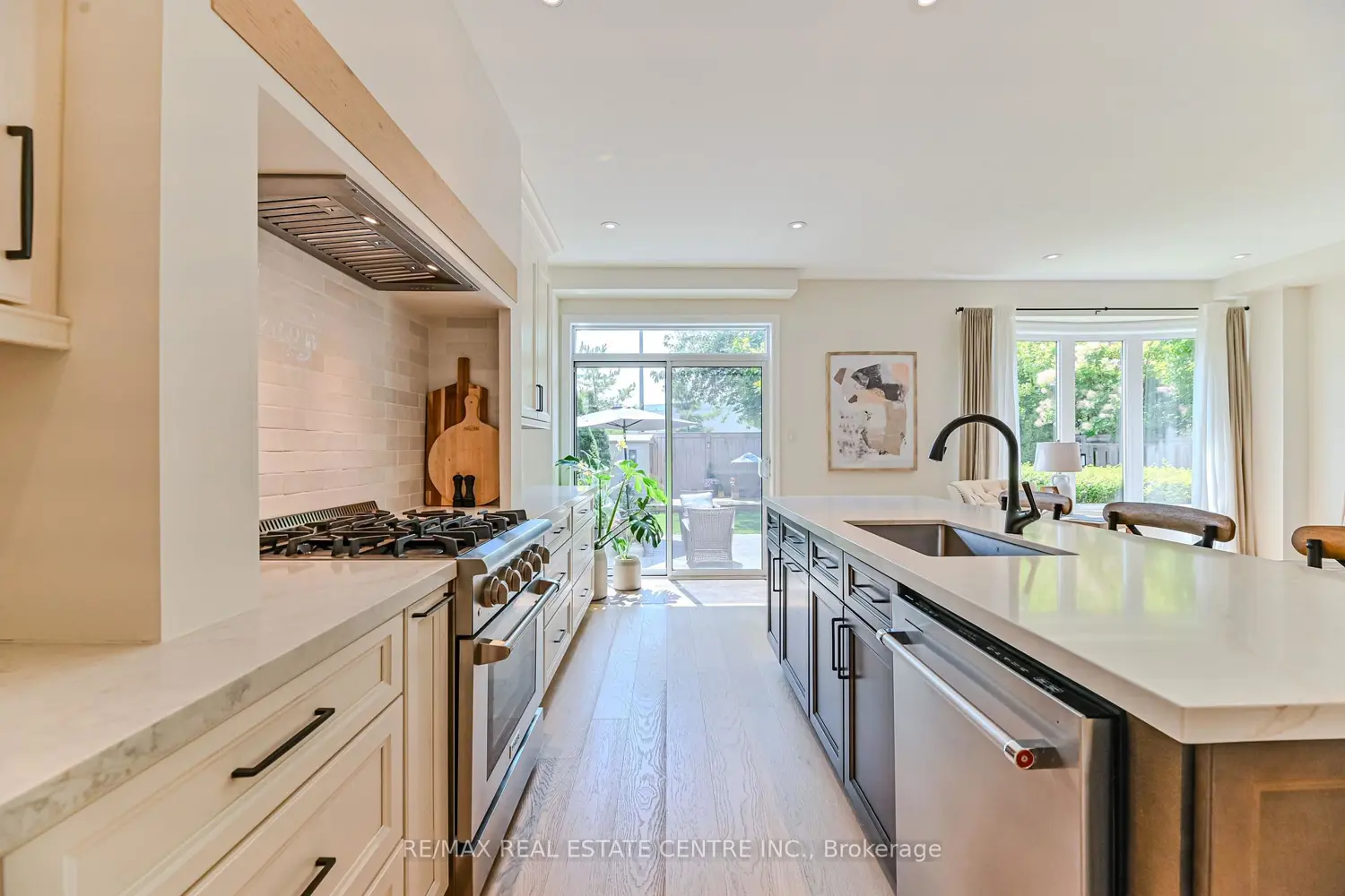 Additional image 3 of 2498 Longridge Crescent