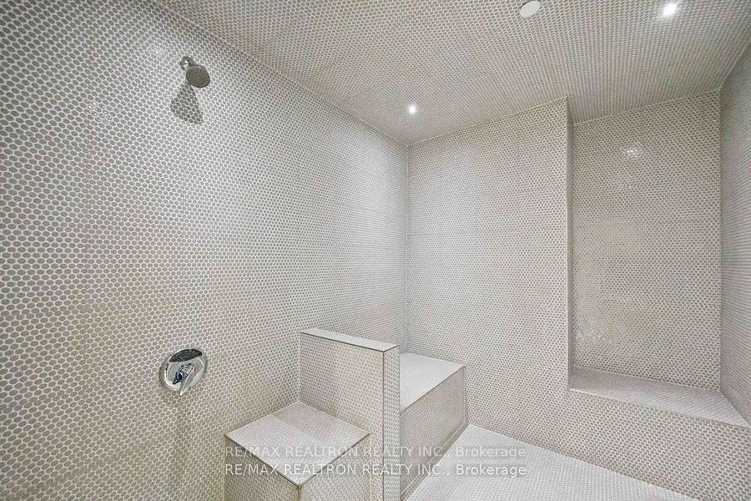 Additional image 18 of 30 Roehampton Avenue 1501
