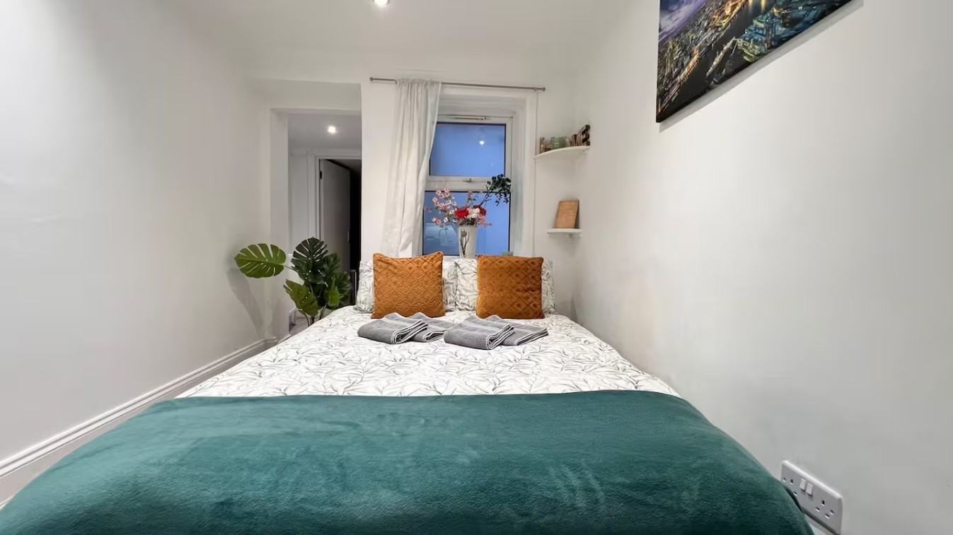 Additional image 4 of Studio Flat, North End Road, W14, N1 7GU