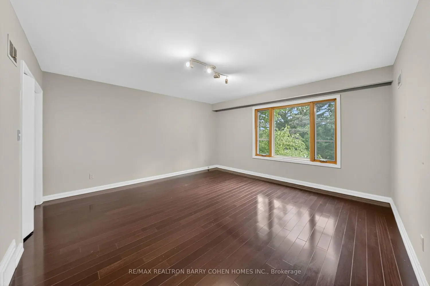 Additional image 12 of 11 Tudor Gate