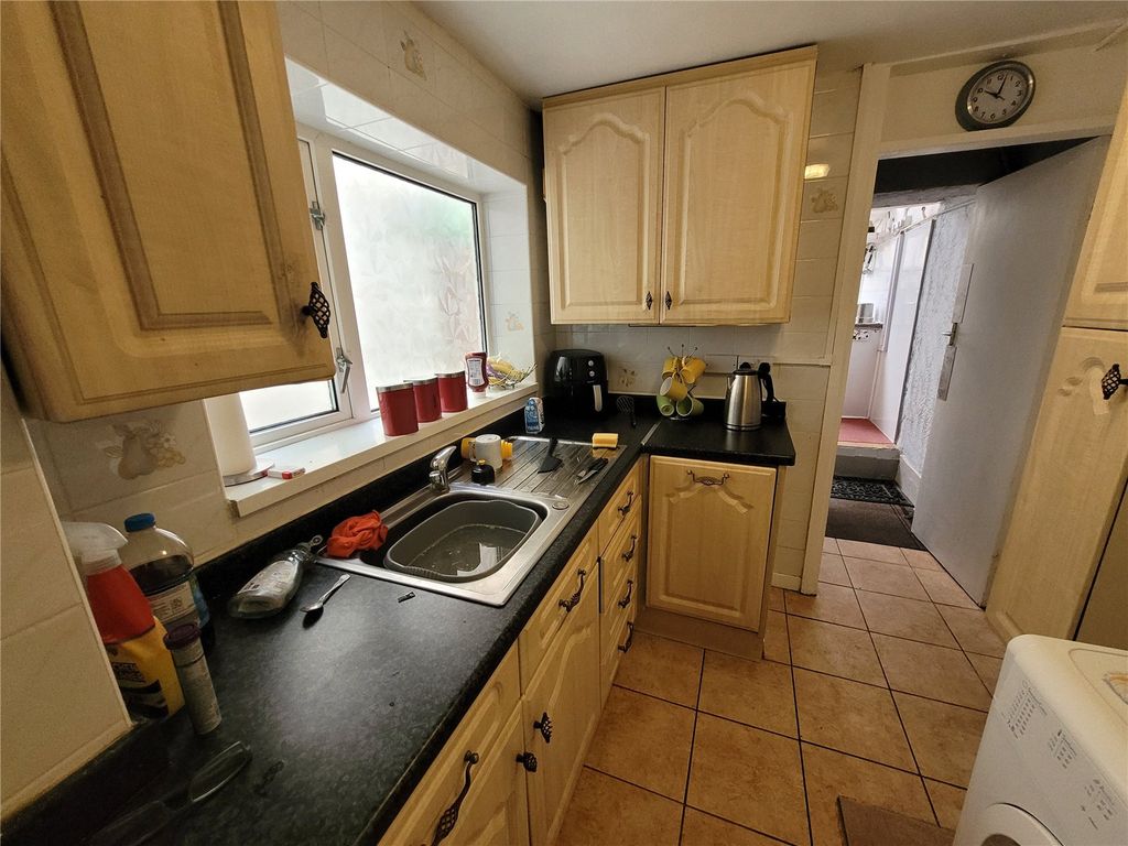 2 bed flat for saleThomas Street, Caernarfon, Gwynedd LL55 photo 4