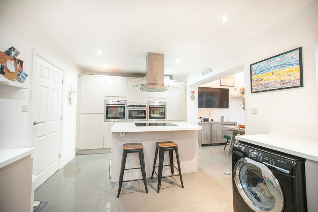 Additional image 2 of 5 bed semi-detached house for saleEastbourne Road, Hornsea HU18