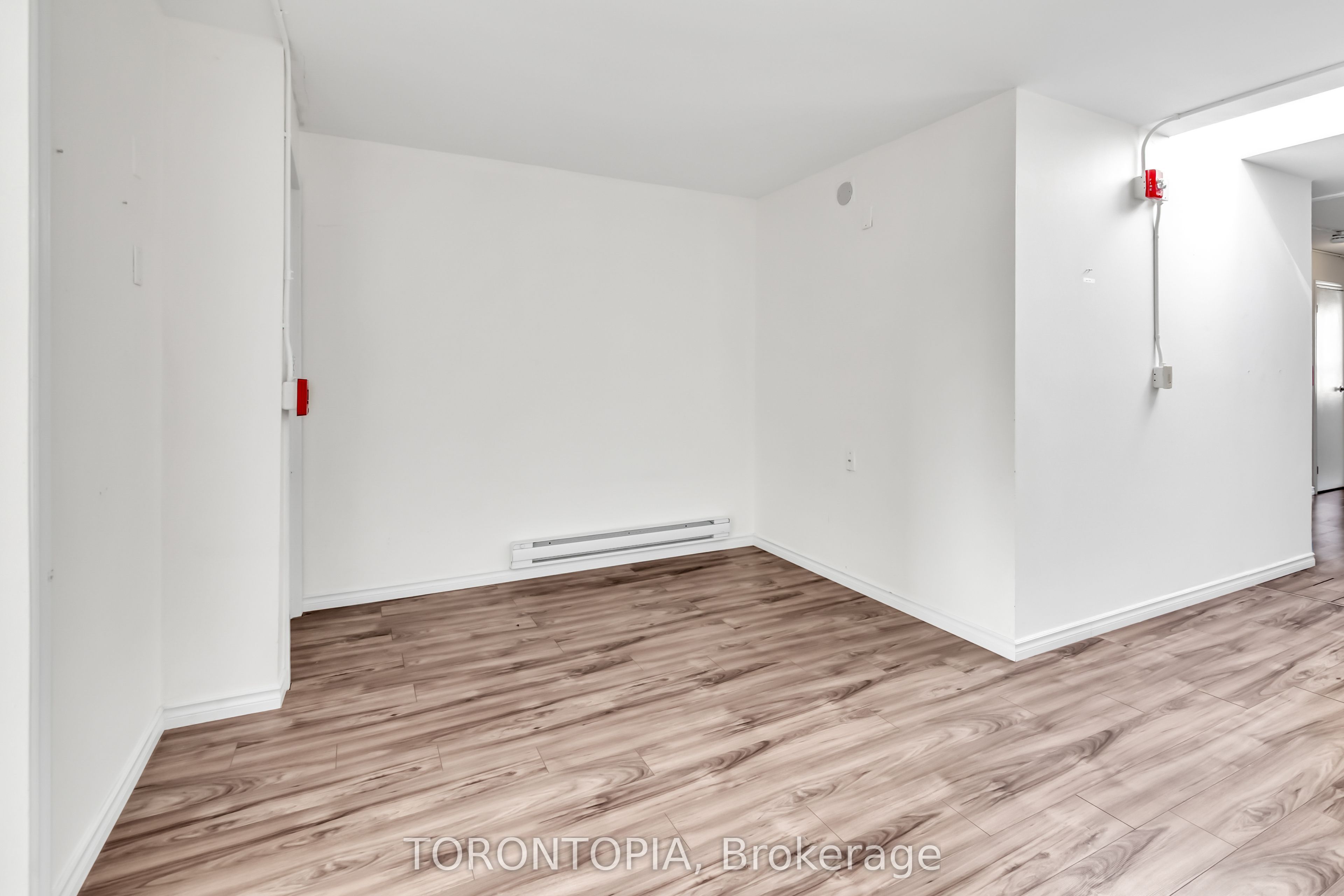Additional image 6 of 3-821A Bloor Street W, Toronto, ON, M6G 1M1