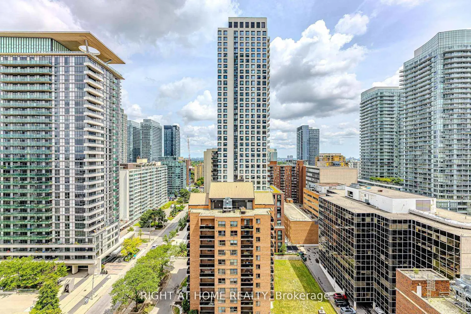 Additional image 11 of 39 Roehampton Avenue 1301