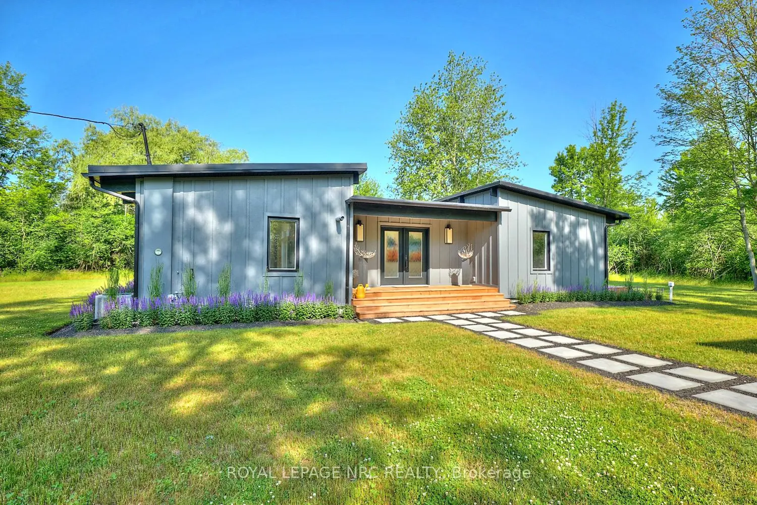 1904 Macdonald Drive photo 2