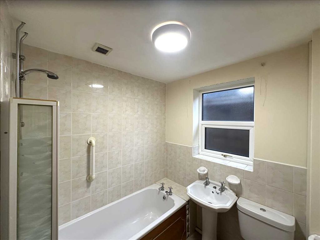 Additional image 8 of 2 bed flat for saleSt. James Court, Off Cliff Gardens, Scunthorpe DN15