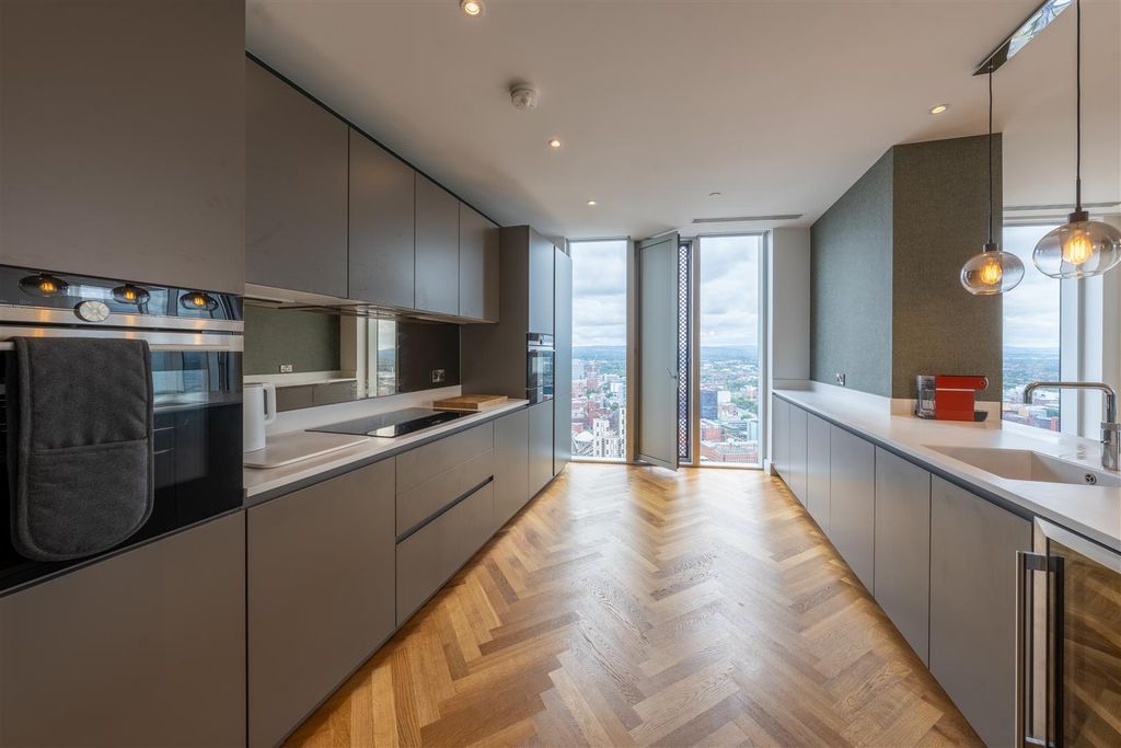 3 bed flat for saleEast Tower, Deansgate Square M15 photo 4