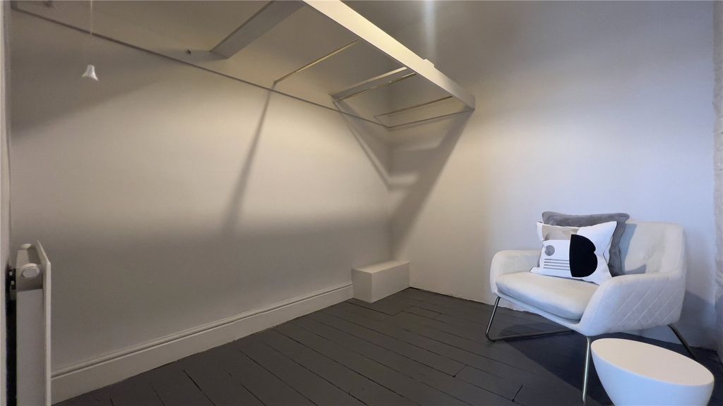 Additional image 11 of 2 bed flat for salePrinces Street, Truro TR1
