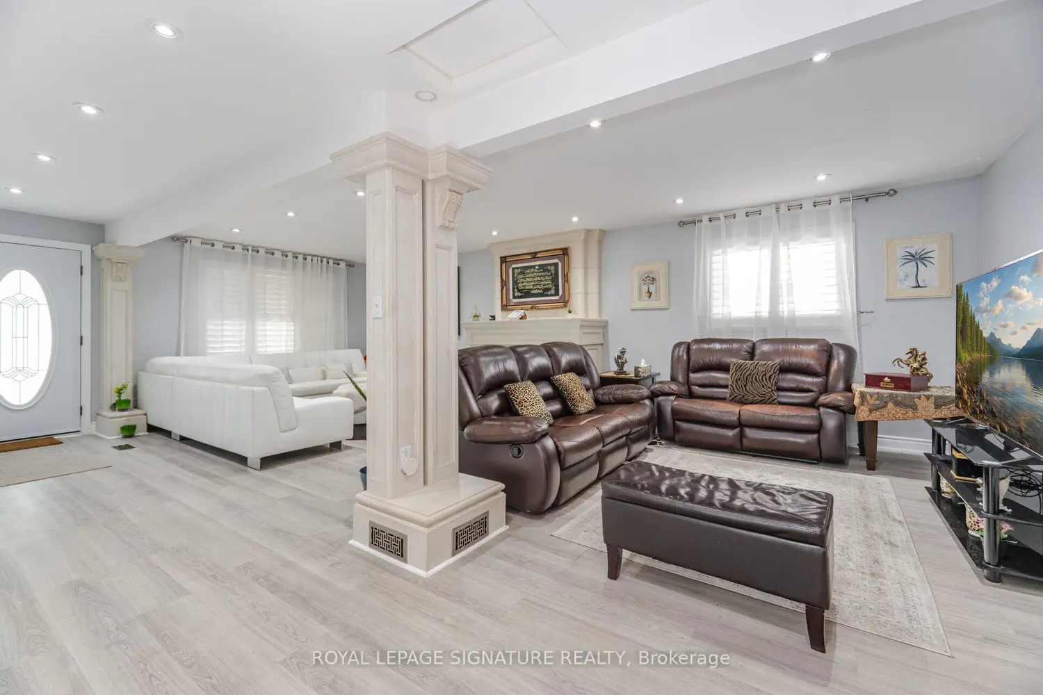 574 Antigua Crescent photo 5