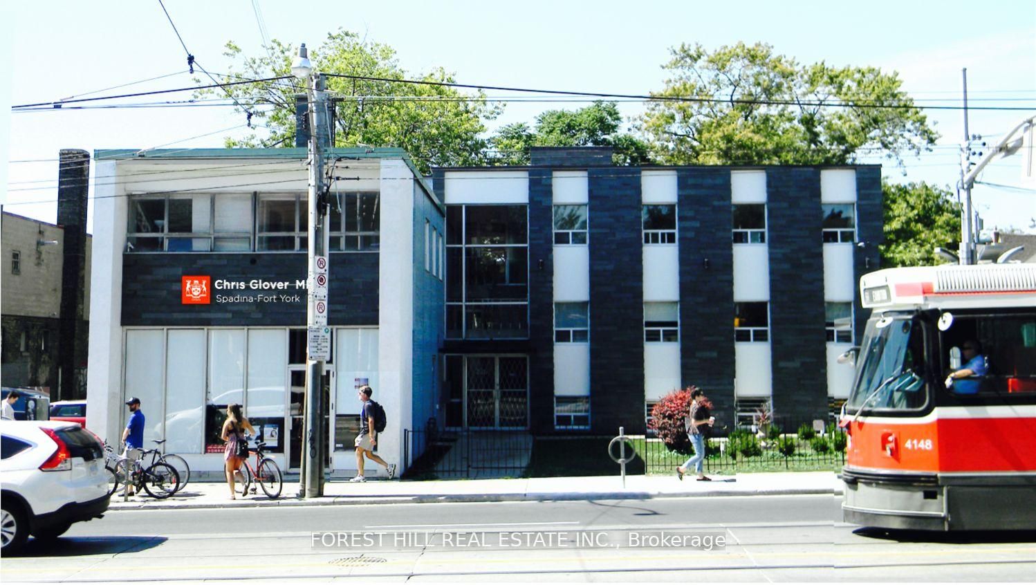 200-226 Bathurst Street, Toronto, ON, M5T 2R9