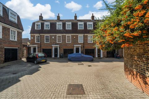 The Butts, Brentford TW8