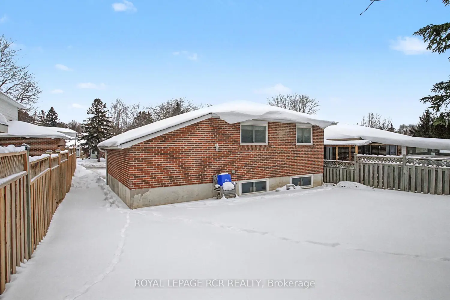 248 Talbot Crescent photo 4