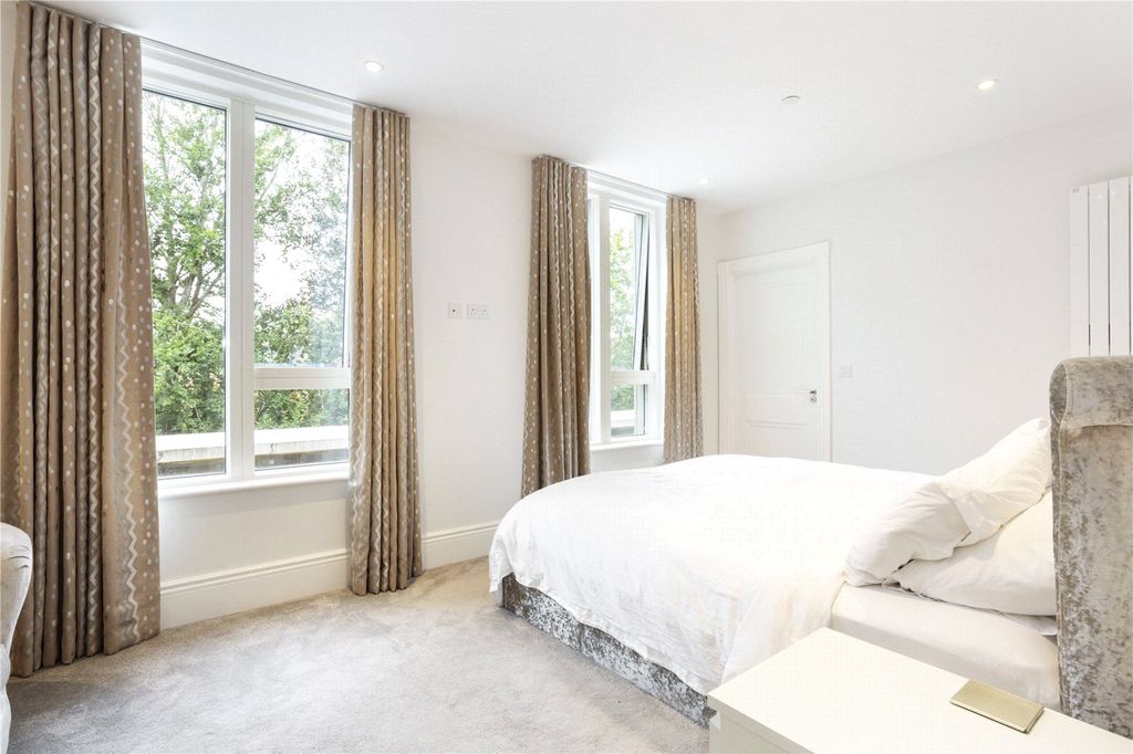 Additional image 8 of 3 bed flat for saleFellowes Rise, Winchester, Hampshire SO22