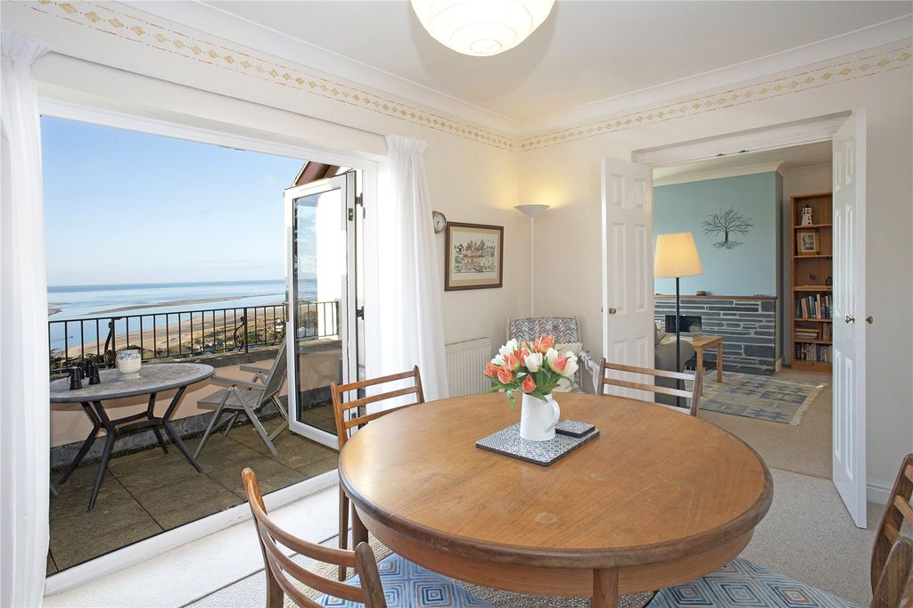 2 bed flat for saleFfordd Parc Y Llethrau, Aberdyfi, Gwynedd LL35