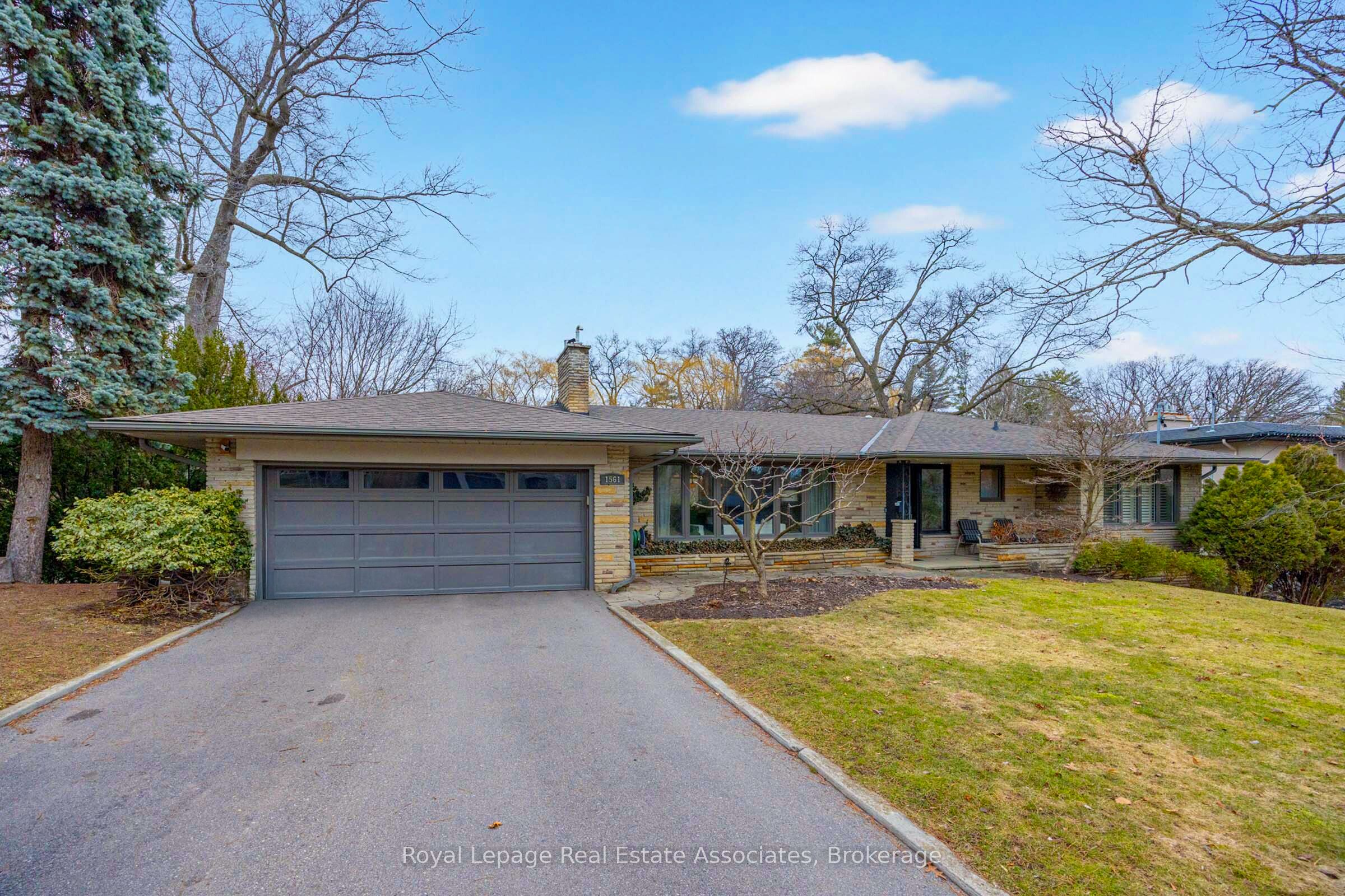 1561 Pinetree Crescent, Mississauga, ON, L5G 2S9