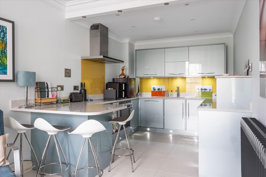 2 bed flat for saleMontpellier Spa Road, Cheltenham, Gloucestershire GL50 photo 5