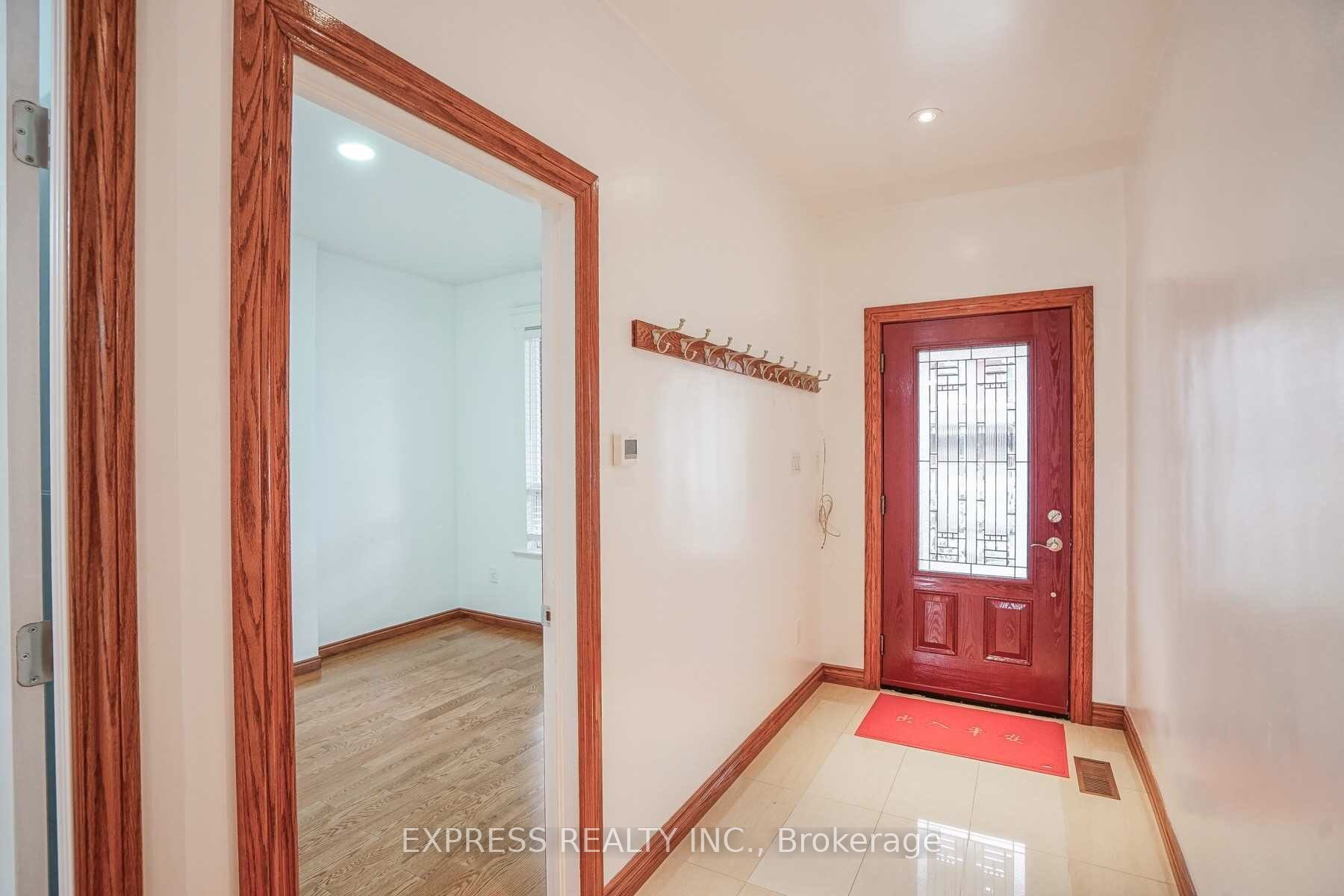 Additional image 2 of Upper-932 Ossington Avenue, Toronto, ON, M6G 3V1