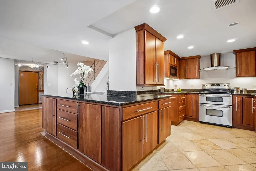 Additional image 10 of 1099 22nd Street NW Unit 410, Washington, DC 20037