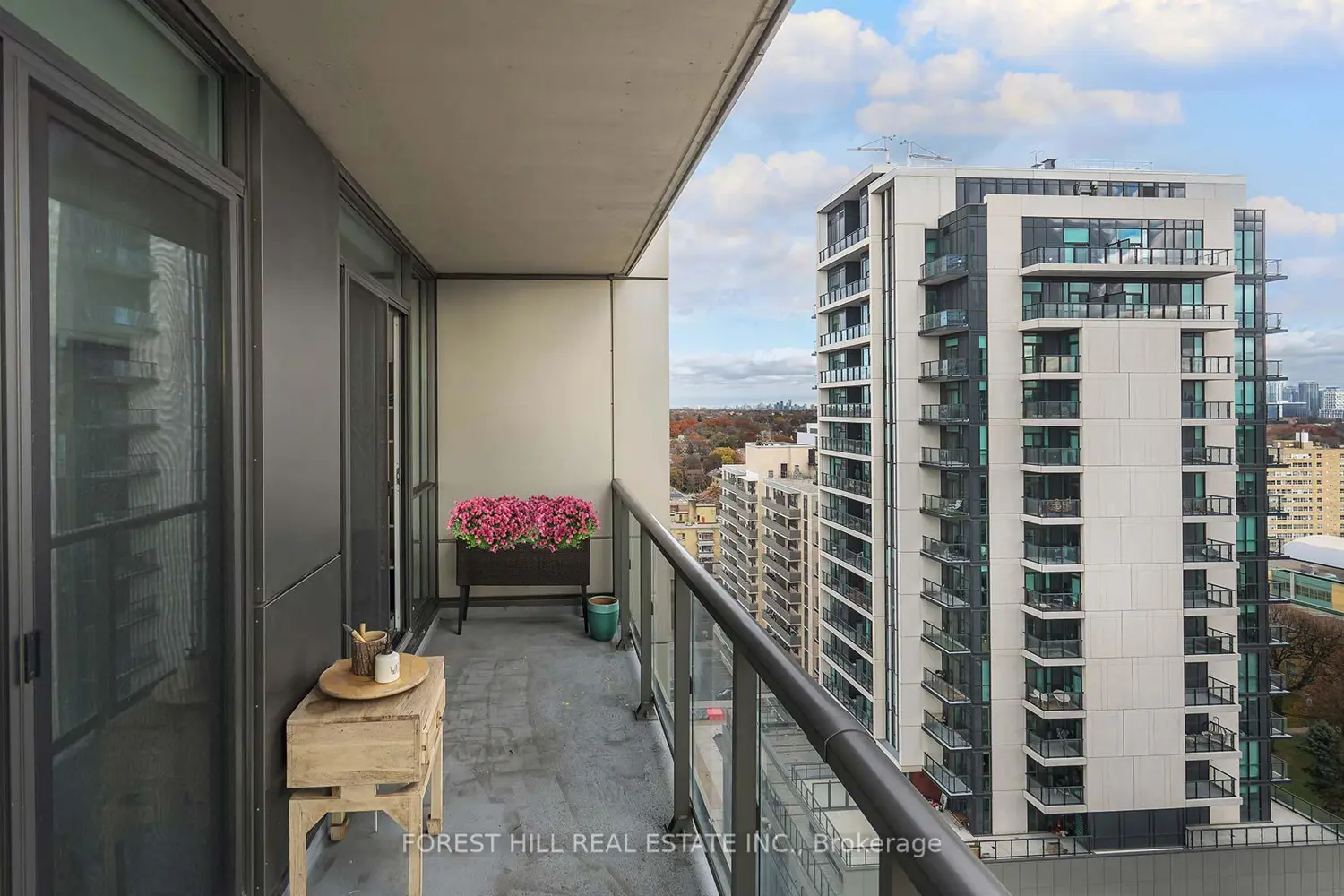 Additional image 10 of 530 St Clair Avenue 1505