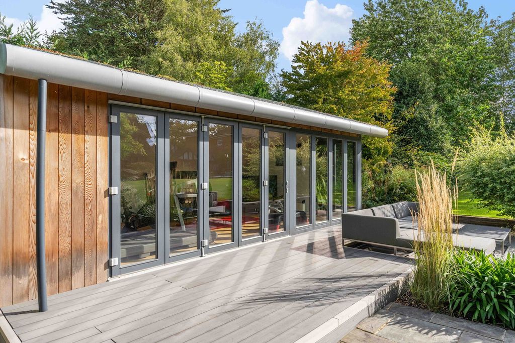 Additional image 74 of 6 bed detached house for saleRoundwood Avenue, Hutton Mount, Brentwood CM13