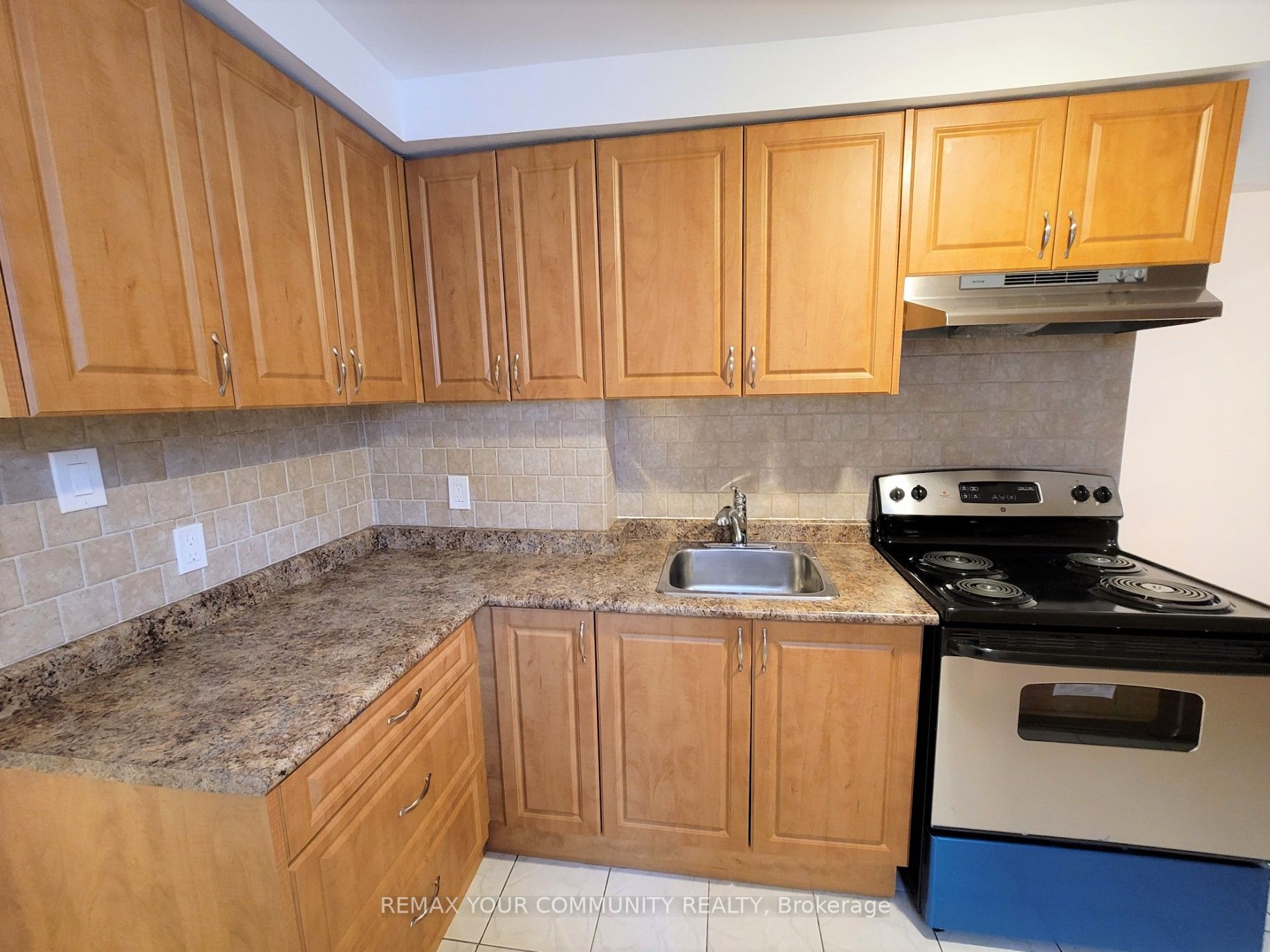Additional image 5 of 128 Dynevor Road, Toronto, ON, M6E 3X2