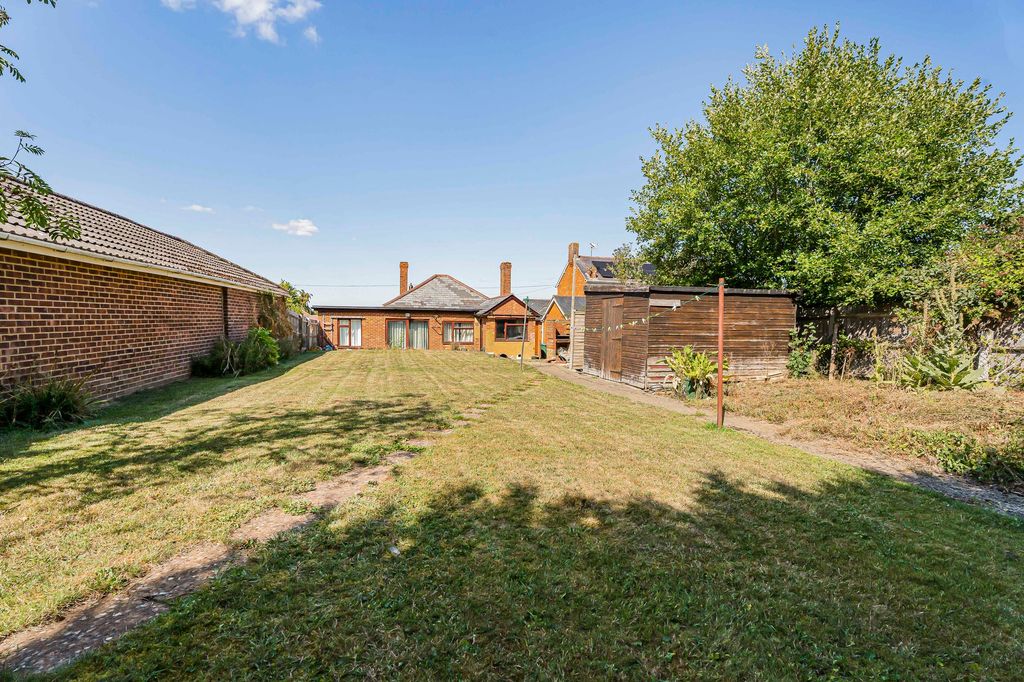 Land for saleSelf Build Plot, Mount Pleasant Close, Buckingham. MK18 photo 3