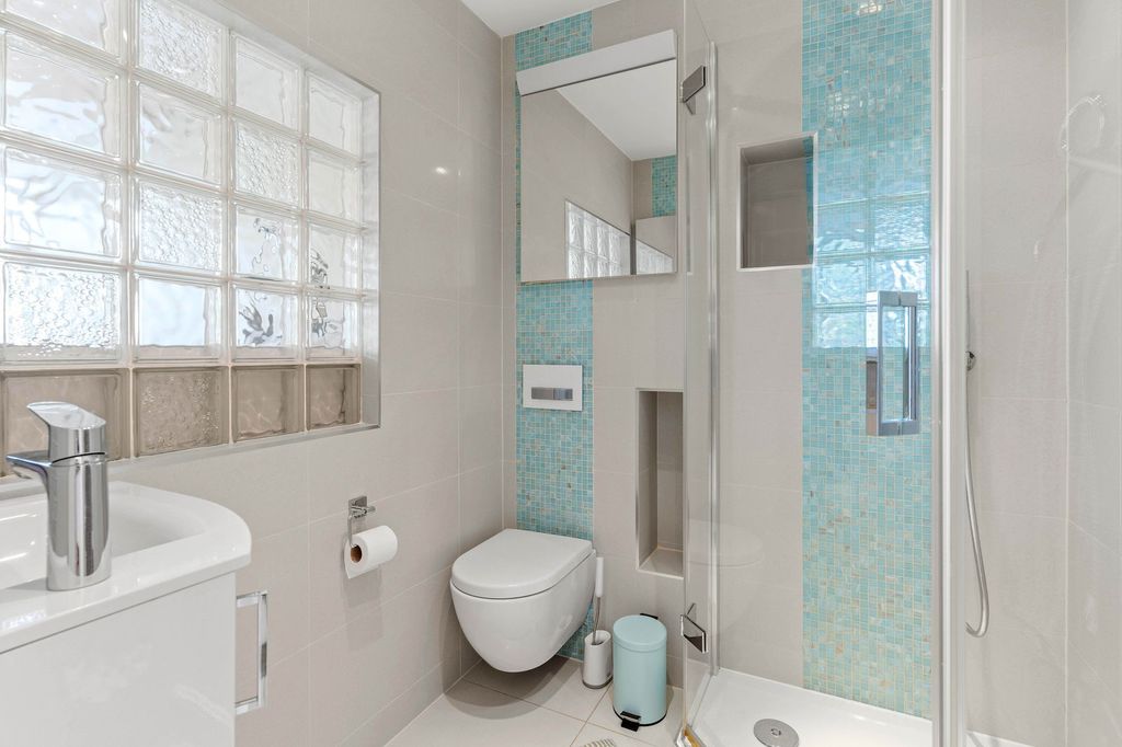Additional image 49 of 6 bed detached house for saleRoundwood Avenue, Hutton Mount, Brentwood CM13