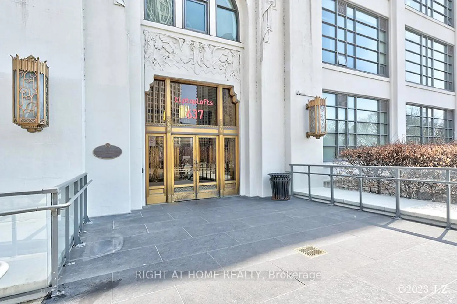 637 Lake Shore Boulevard 217 photo 2