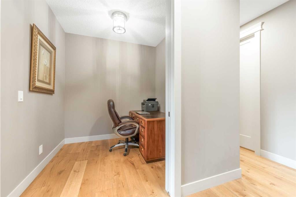 Additional image 3 of 105 Carringvue Manor NW, Calgary, AB, T3P 0W2