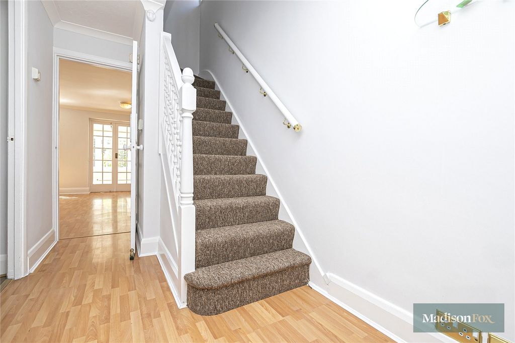 Additional image 2 of 3 bed detached house for saleAlderton Rise, Loughton, Essex IG10
