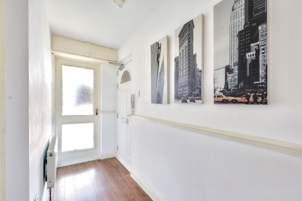 Additional image 4 of 2 bed flat for saleGibbons Avenue, Stapleford NG9