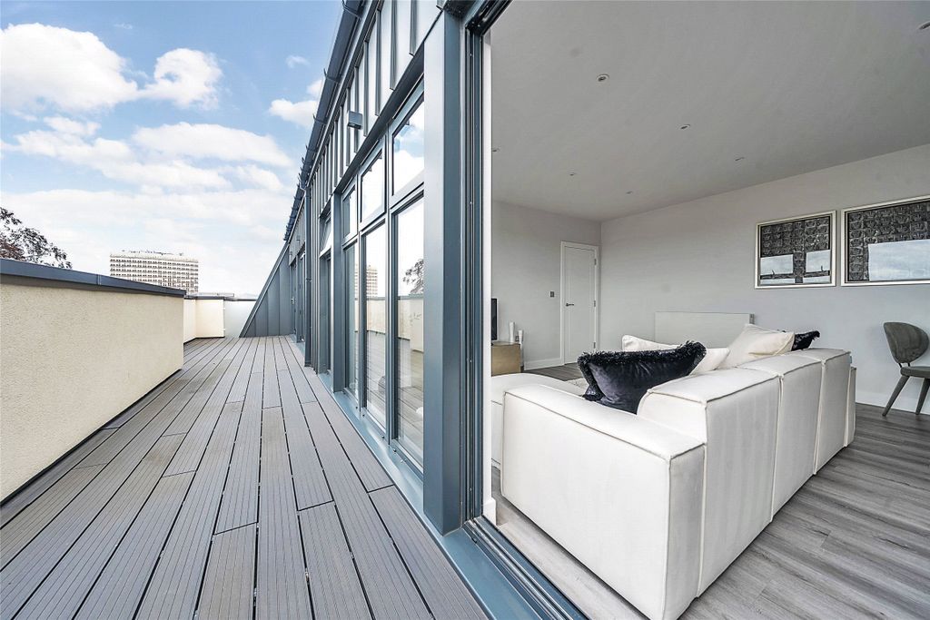 2 bed flat for saleLast Penthouse Remaining, 109 - 111 Bath Road, Cheltenham, Gloucestershire GL53 photo 3