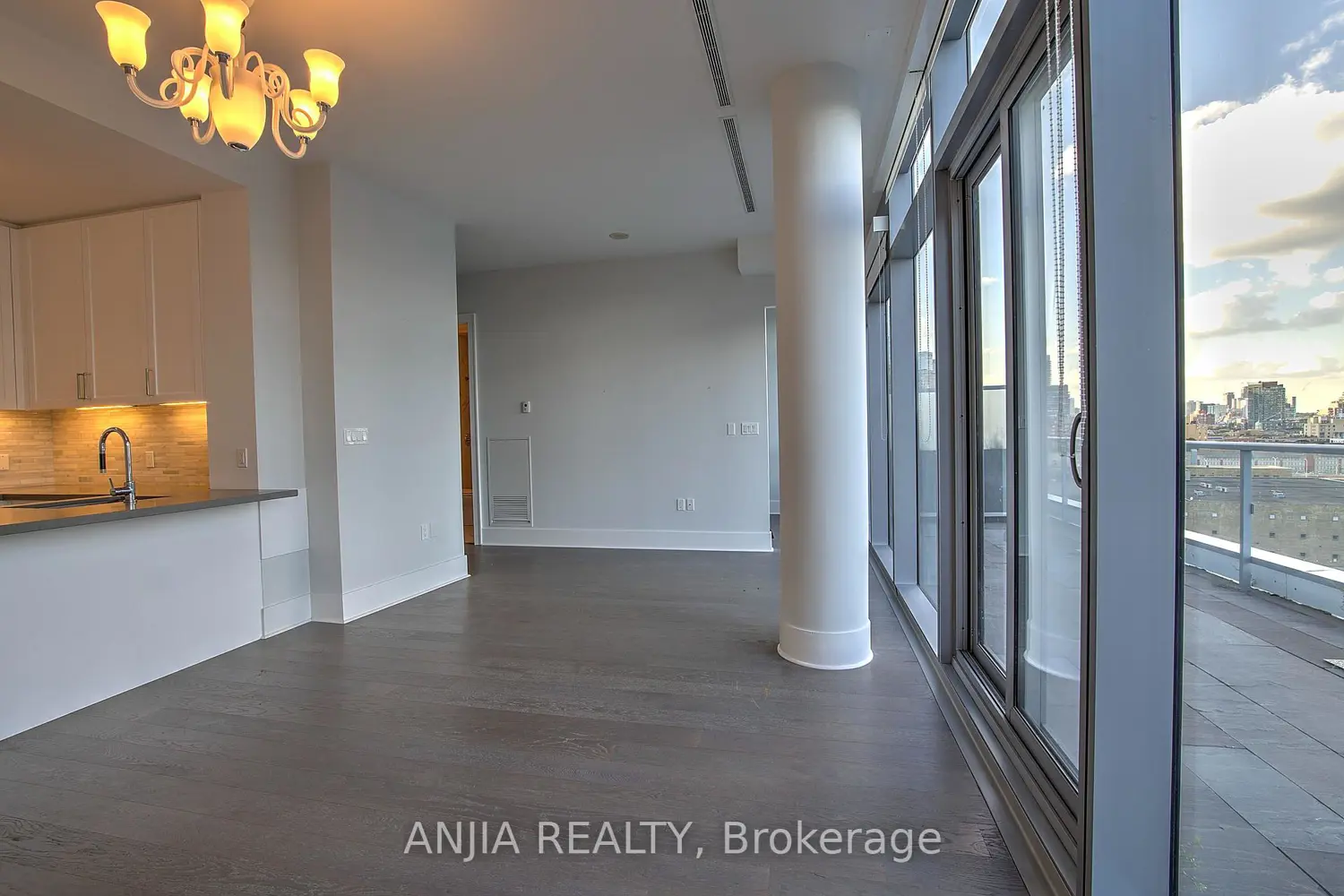 Additional image 11 of 29 Queens Quay Ph1209
