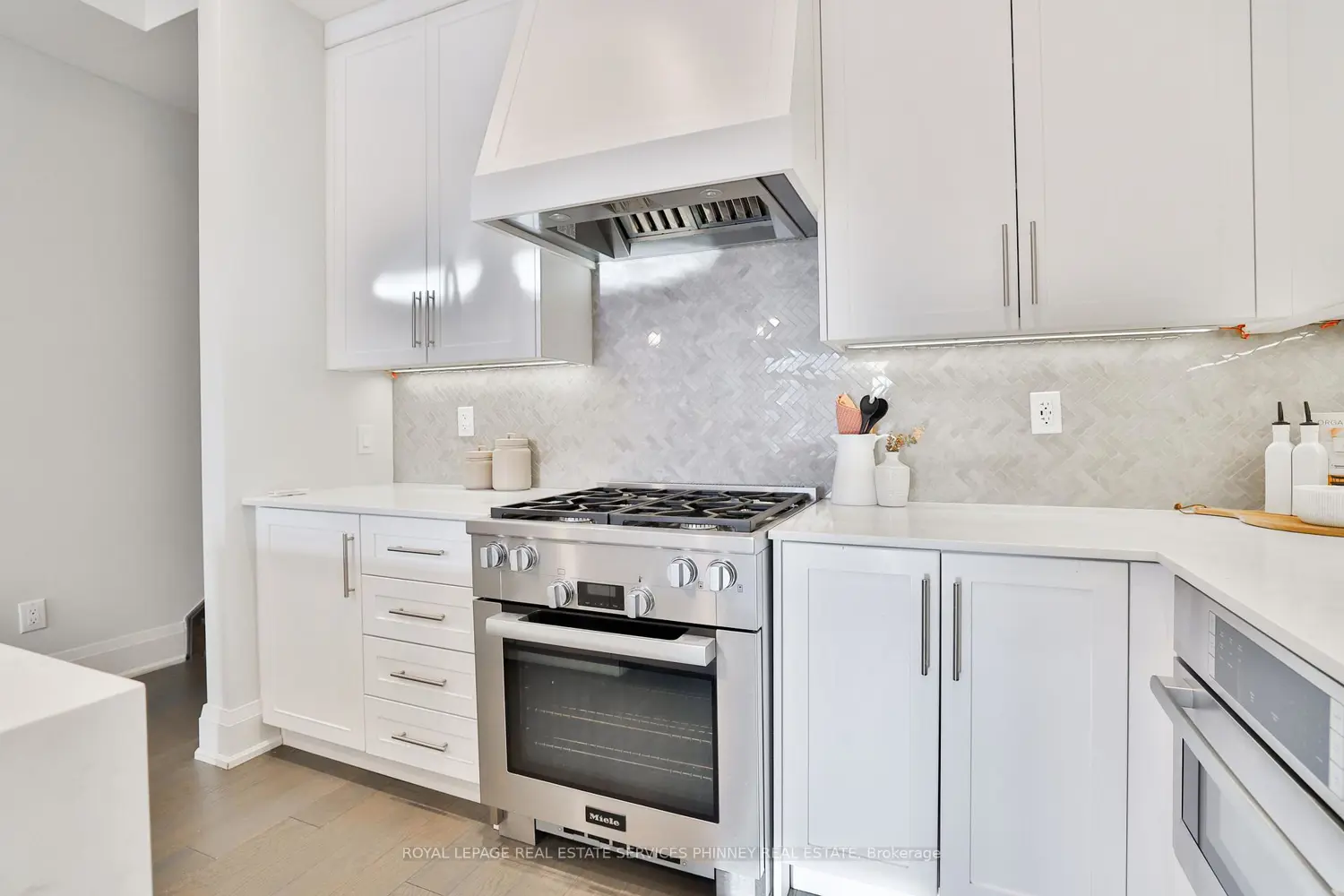 95 Brookfield Road 10 photo 4