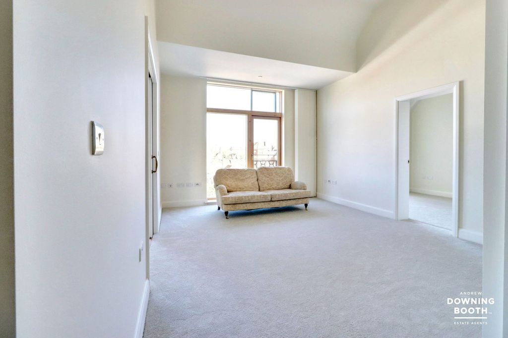 2 bed flat for saleMonks Close, Lichfield WS13 photo 4