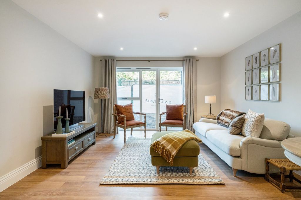 Additional image 3 of 2 bed flat for saleBower House, Arden Lawn, Stratford Road, Henley In Arden, Warwickshire B95