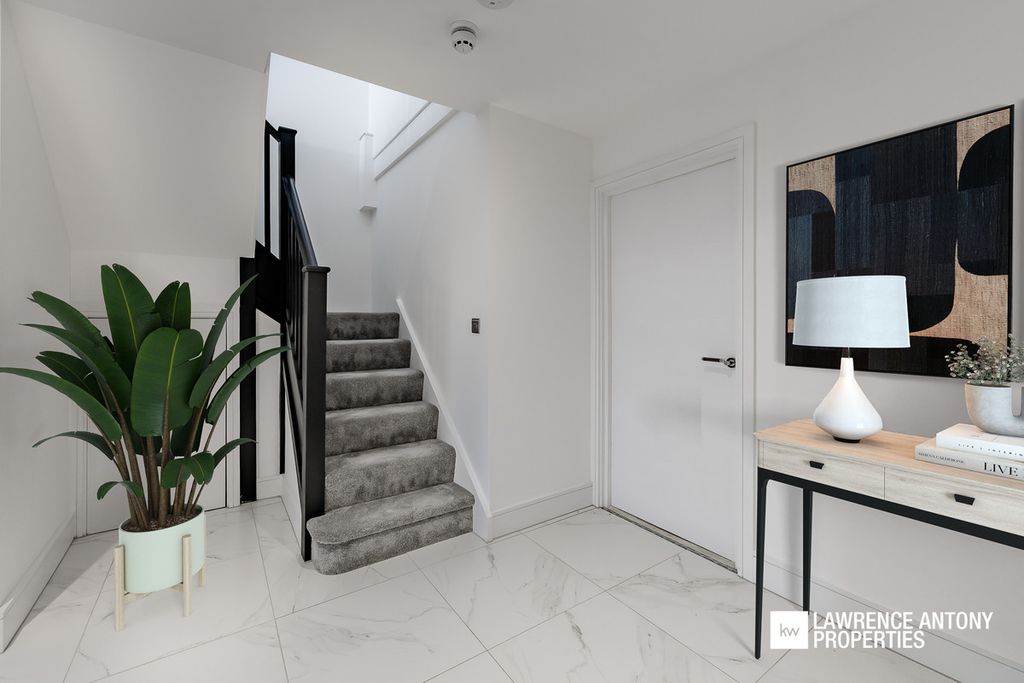 Additional image 14 of 3 bed flat for saleGrand Parade, Leigh-On-Sea SS9