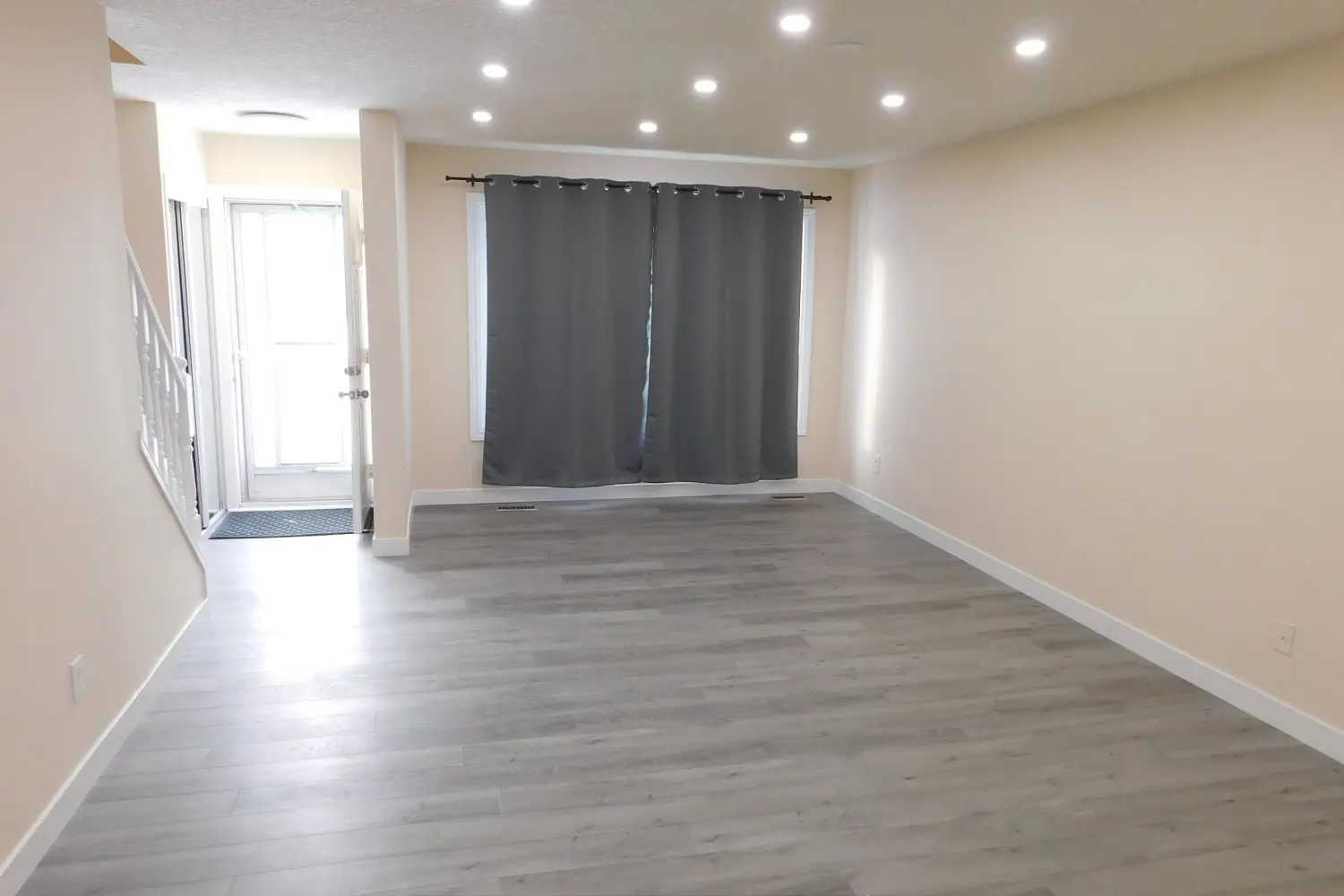 1095 Jalna Boulevard 51 photo 2