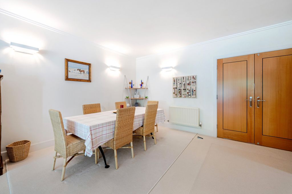 2 bed flat for saleMontpellier Grove, Cheltenham GL50 photo 5