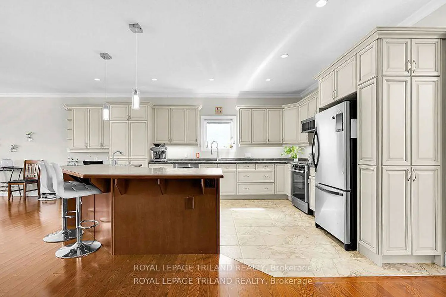 7119 Clayton Walk photo 5