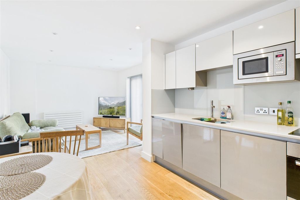 2 bed flat for saleGaol Ferry Steps, Whapping Wharf BS1