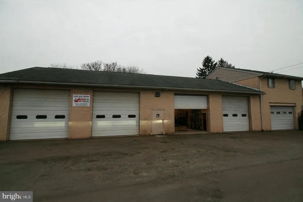 Additional image 3 of 327 Airport Road, New Castle, DE 19720