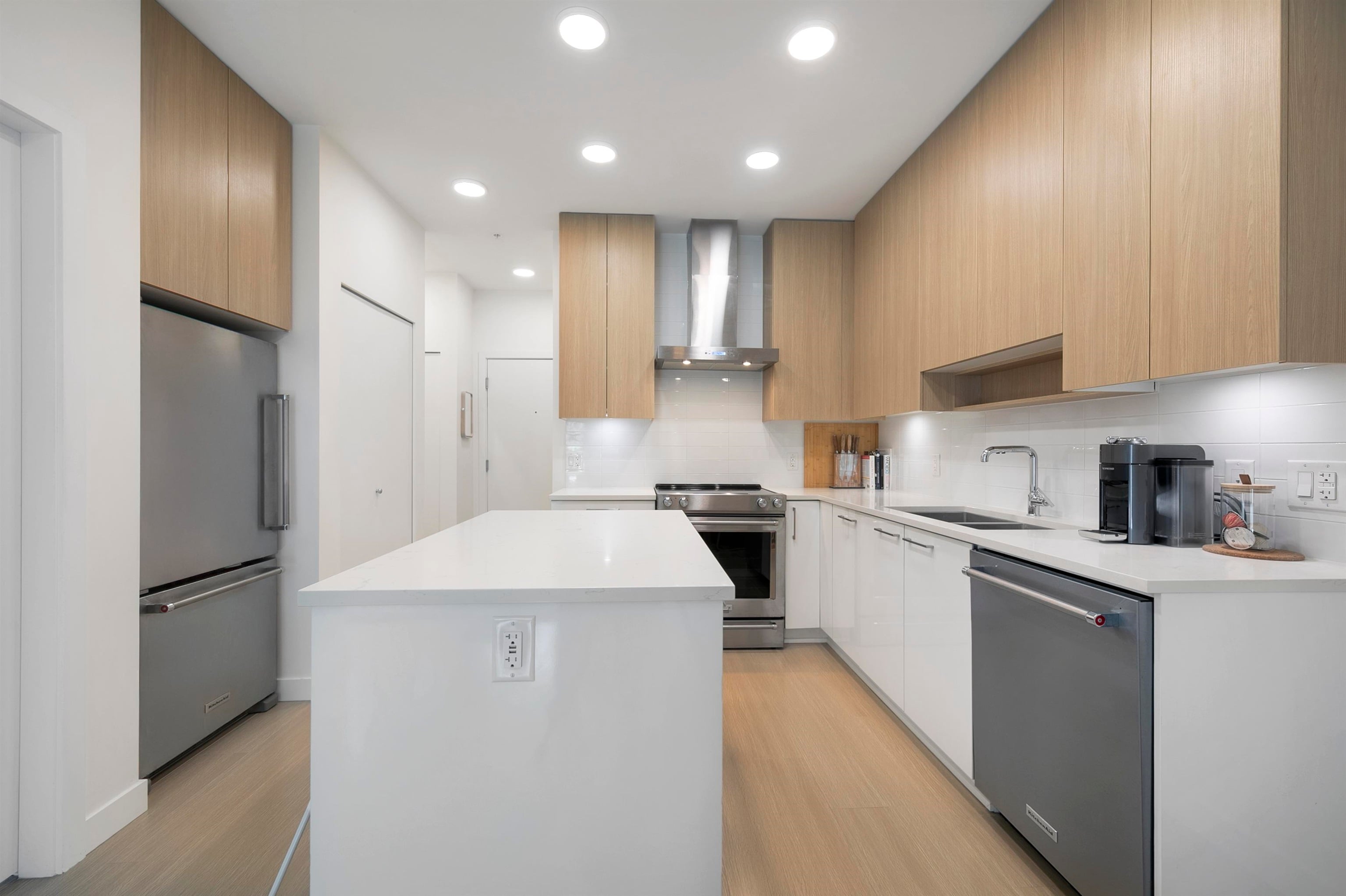 Additional image 3 of 210-5460 Broadway , Burnaby, BC, V5B 0B4