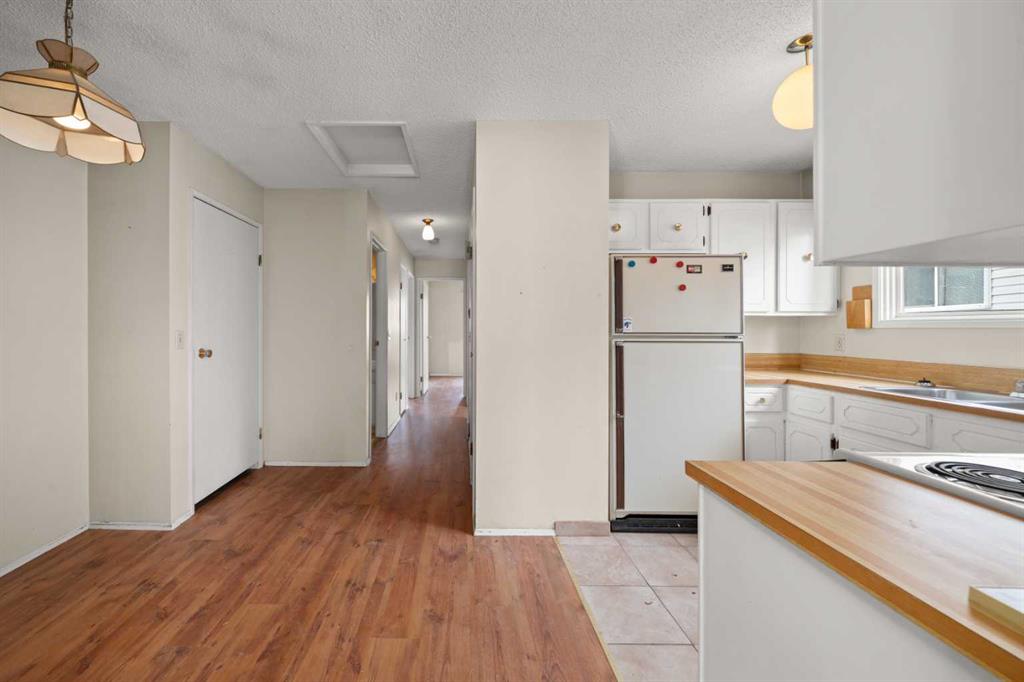 Additional image 4 of 151 Deerview Court SE, Calgary, AB, T2J 6B6