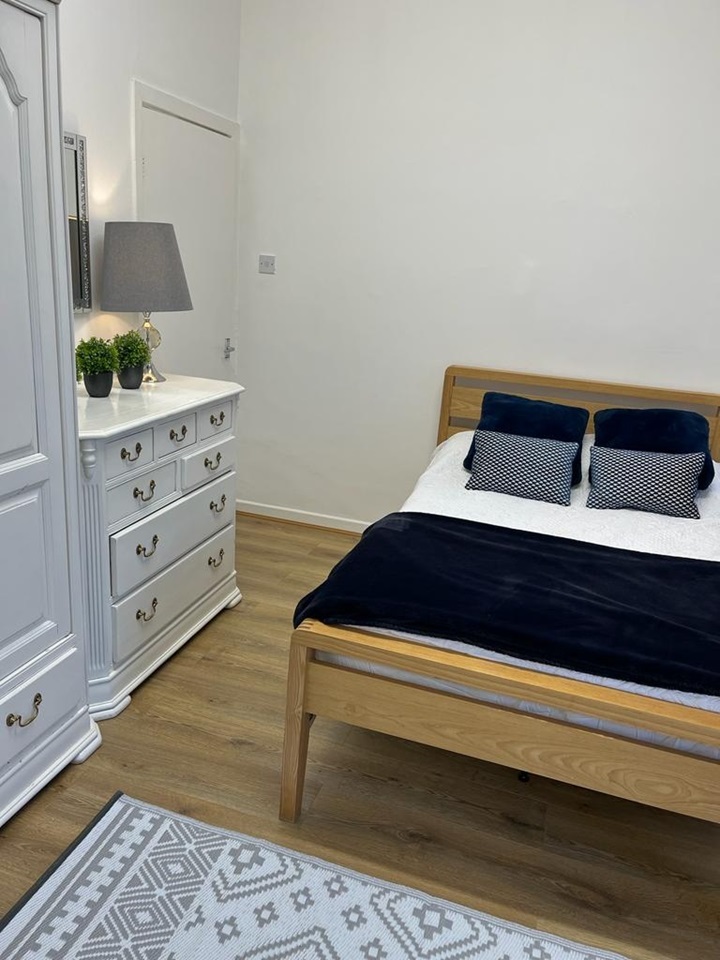 Bedsit, George Street, M25, N1 7GU