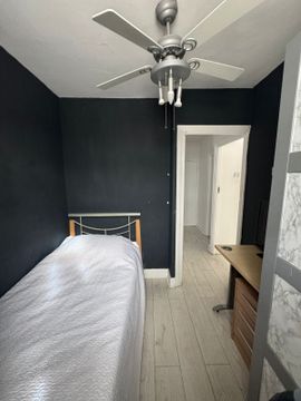 Forest Road IG6, Room to rent