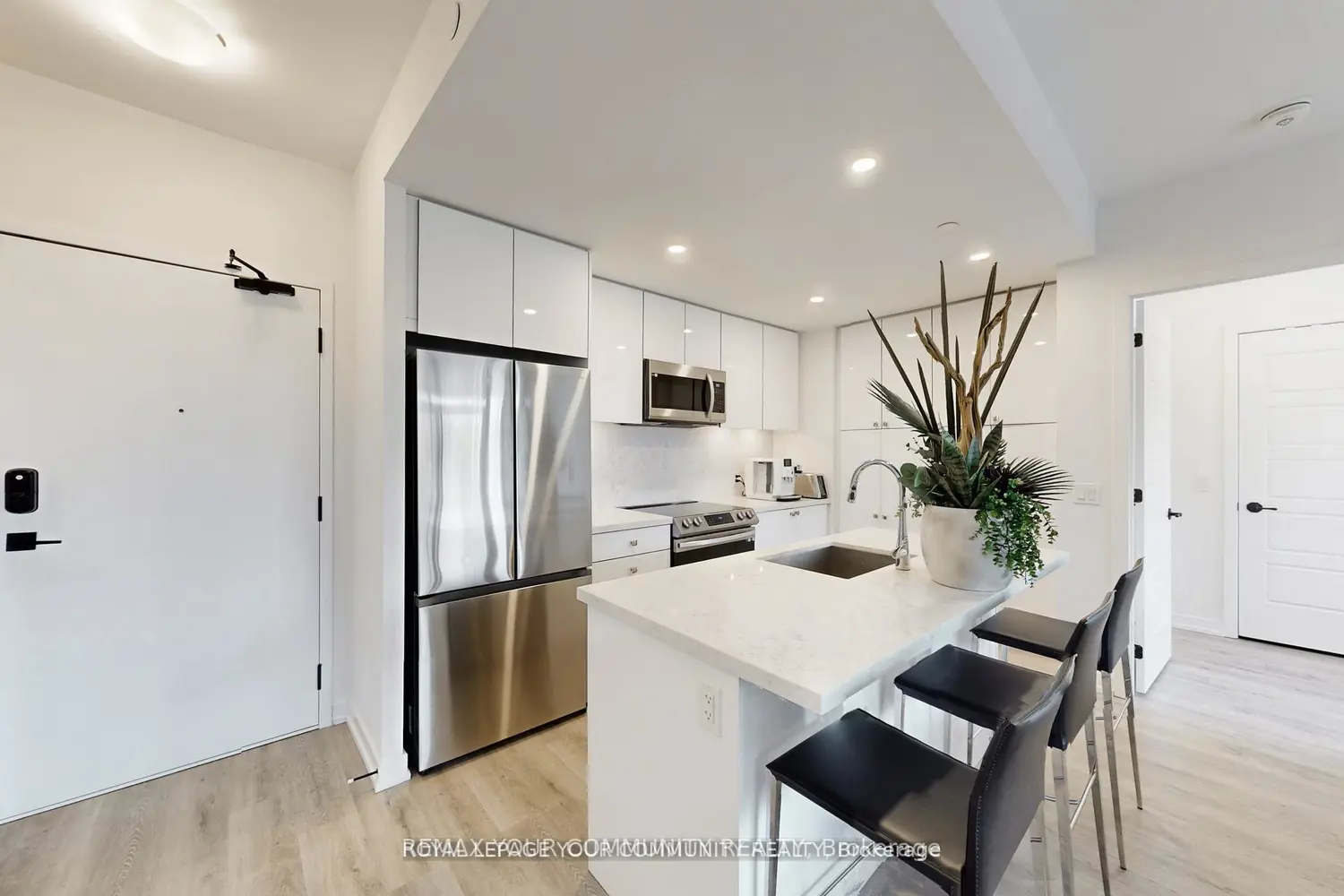 Additional image 8 of 415 Sea Ray Avenue 348