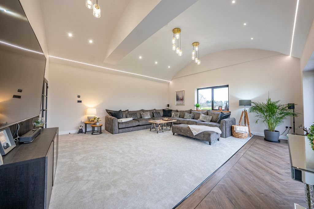 5 bed barn conversion for saleBushes Lane, Bristol BS37 photo 5